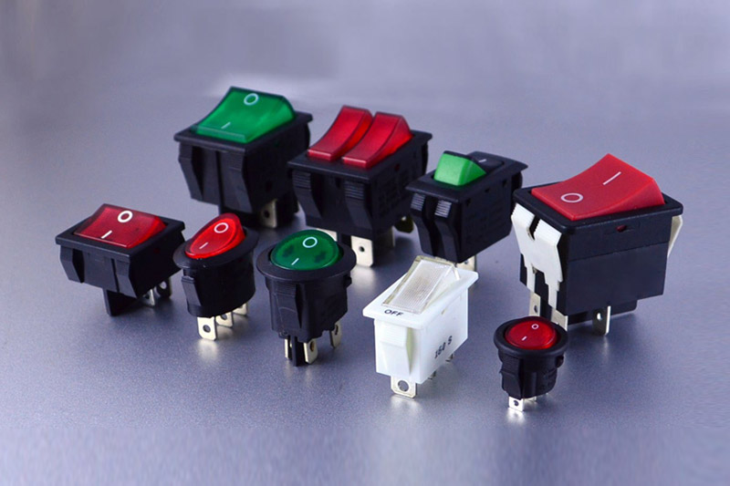 两脚和三脚船型开关的差异